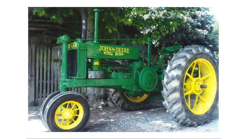 Défilé de vieux tracteurs