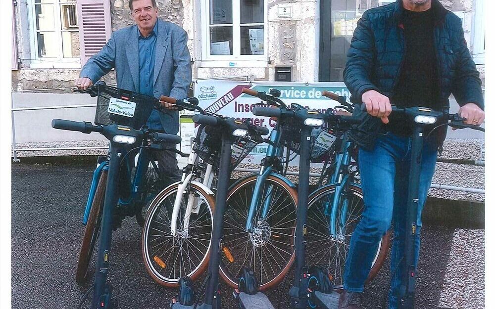 La commune de Val-de-Virieu met à disposition gratuitement des trottinettes et des vélos électriques